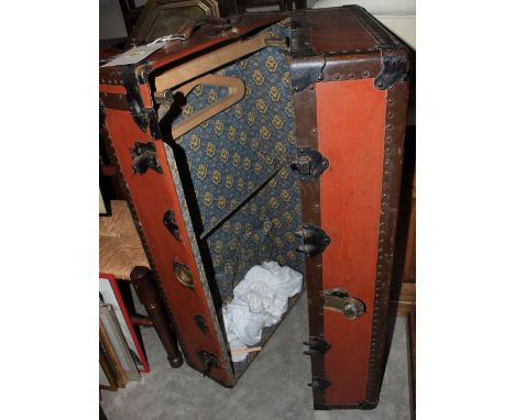 A fitted cabin trunk