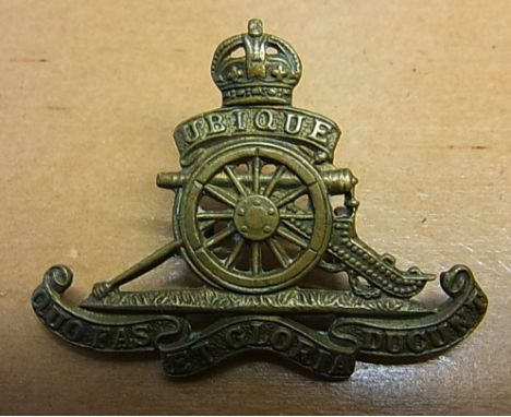 Royal Artillery Post WWII Beret Badge, KC (Brass)