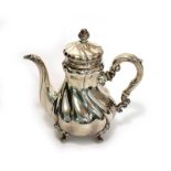 Kleine Kaffeekanne. Schwäbisch Gmünd, 20. Jh., Gebrüder Deyhle | Silber.