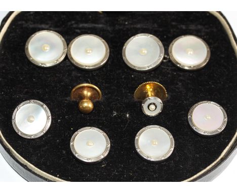 An 18ct gold dress stud, an 18ct gold dress stud with mother-of-pearl and seed pearl mount, 2.2g gross, and a set of matching