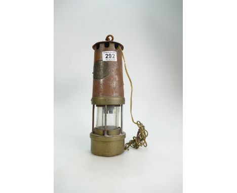 Thomas and Williams tie 4 miners lamp