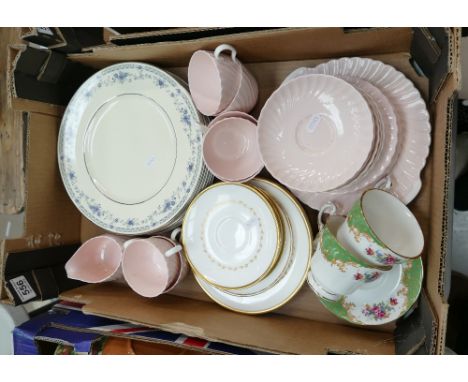 A mixed collection of ceramic items to include Royal Doulton Covington side plates and saucers, Minton pink undecorated part 