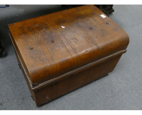 Vintage tin travel trunk in original scumble finish 