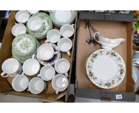 A mixed collection of ceramic items to include Royal Doulton Larchmont dinner plates, Enoch Wedgwood Kent patterned part teas