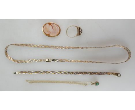 9ct gold necklace and matching bracelet 8.7g, together with a 9ct garnet and pearl ring (1 stone missing), a 9ct chain and pe