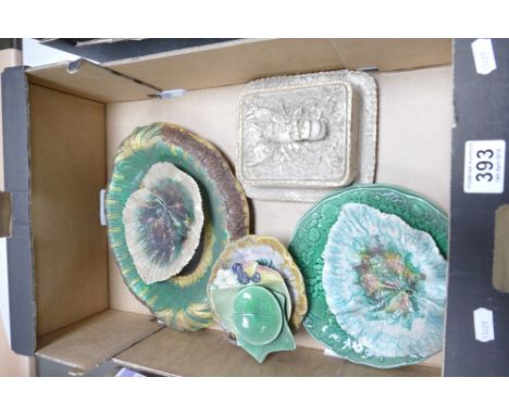 A mixed collection of ceramic items to include Majolica bread dish, similar leaf patterned platters etc 