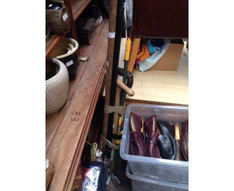 BUNCH OF GARDEN TOOLS