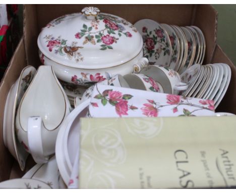 A quantity of Wedgwood bone china tea &amp; dinner service