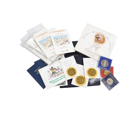 British coins, QEII, including £2 coins, first decimal coins etc, and various modern medals