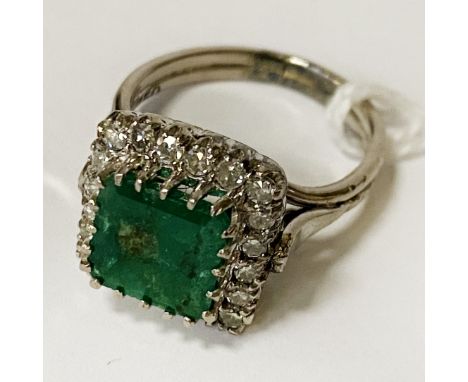 18CT EMERALD &amp; DIAMOND RING SIZE I - 4.5 GRAMS 