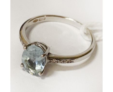 18CT AQUAMARINE &amp; DIAMOND RING SIZE M - 2.4 GRAMS APPROX
