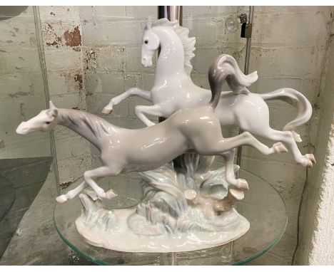 LLADRO HORSE GROUP FIGURE 28CMS APPROX