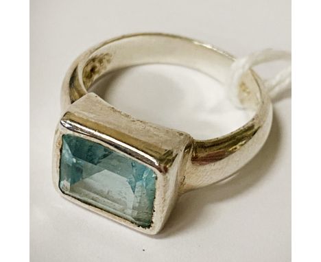 AQUAMARINE STERLING SILVER RING