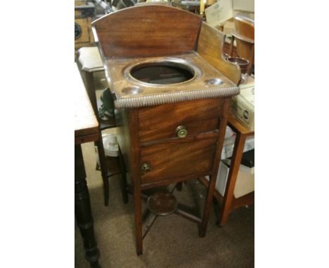 FURNITURE/ HOME - An antique oak washstand with small drawer & pot cupboard, for light restoration. Measures 91x44x40cm.