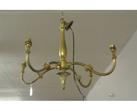 FURNITURE/ HOME - An antique 4 branch brass chandelier light fitting.