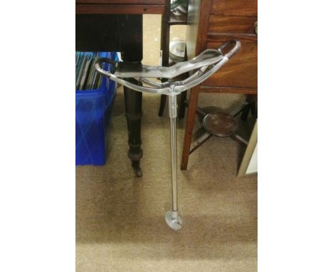 COLLECTABLES - A telescopic metal framed shooting stick.