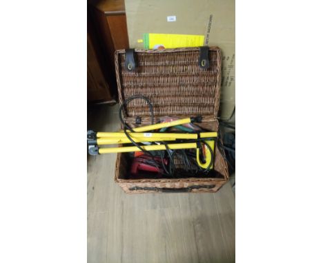 TOOLS & PICNIC BASKET 