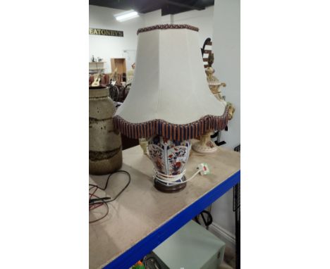 ORIENTAL STYLE TABLE LAMP