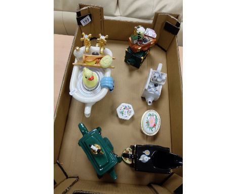 A collection of Swinside ceramic novelty teapots (7)