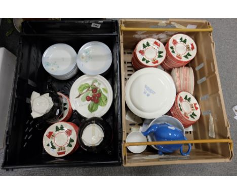 A mixed collection of items to include Wedgwood blue and white plates, Portmeirion plates, Masons Christmas saucers etc (2 tr