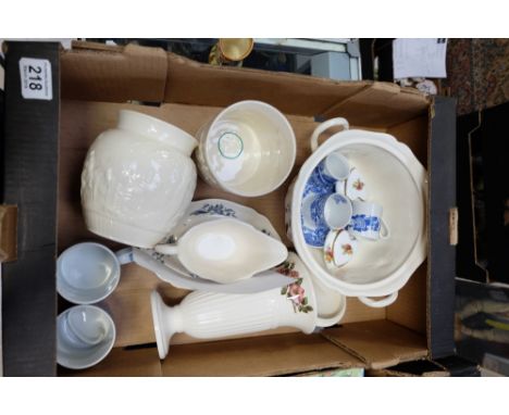 A collection of pottery to include Wedgwood Pot Purri & Briar Rose items, Spode etc