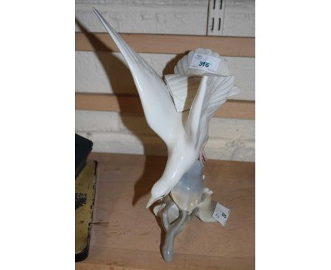 Lladro model of a dove (a/f)
