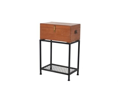 A TWIN HANDLED WOOD STORAGE TRUNK ON STAND
The trunk with hinged cover, affixed to a metal stand with undershelf
101 x 40 x 6