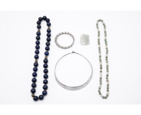 AN ASSORTED GROUP OF JEWELLERY
To include a lapiz lazuli beaded necklace, a jade necklace and pendant, a silver choker and a 