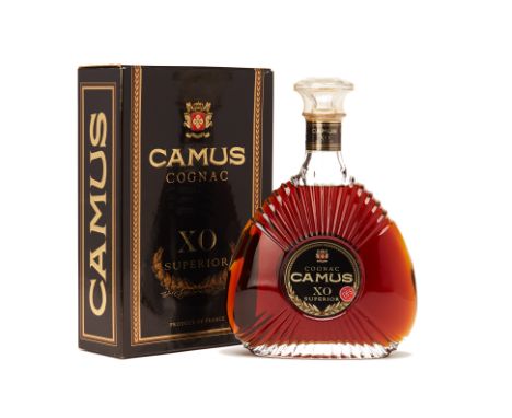 CAMUS XO SUPERIOR COGNAC
One bottle, with box (1x70cl)
Bottle 17cm high
Condition: Minor signs of wear commensurate with age 