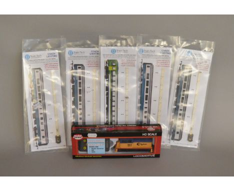 EX-SHOP STOCK: HO Gauge: Model Power DCC 966781 DDT Plymouth Industrial Diesel Loco with box, together with five train Tech C