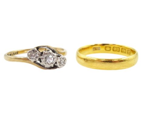 Early 20th century 22ct gold wedding band, Birmingham 1918 and a gold three stone single cut diamond ring, stamped Plat & 9ct