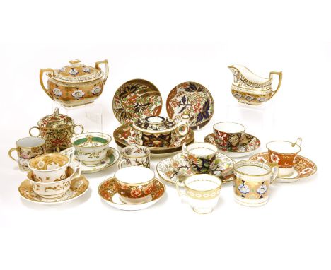 A collection of English porcelain,early 19th century, including:two Spode teacups and saucers, anda New Hall teapot stand (qt