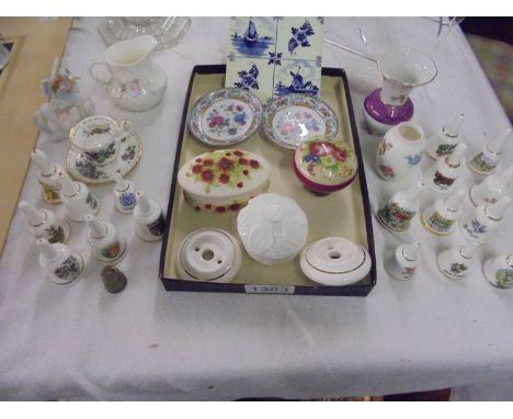 A mixed lot of ceramic collectable items.