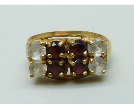 A 9ct gold ring, 3.3g, J/K 