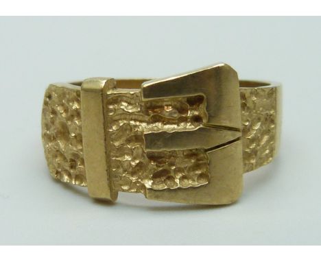 A 9ct gold buckle ring, 6.8g, Z 