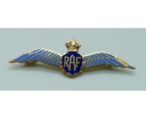 A 9ct gold and enamelled RAF brooch, enamel a/f, 2g 