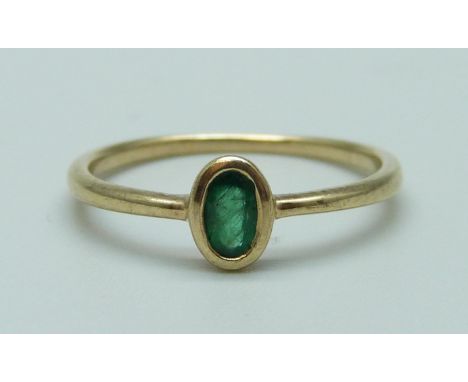 A 9ct gold ring set with an emerald, 1.4g, P 