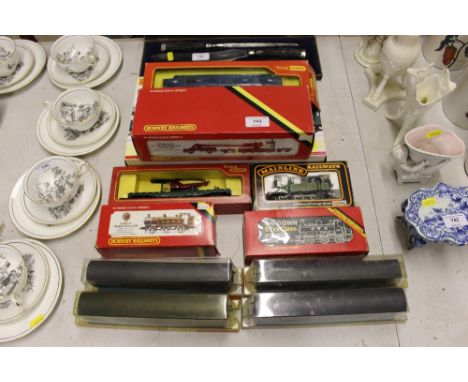 A quantity of mostly Triang model trains and carriages etc. 