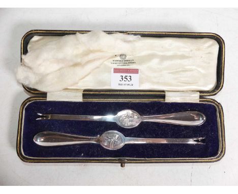 A pair of Mappin &amp; Webb silver lobster picks, Sheffield 1918, 2.2ozt, cased