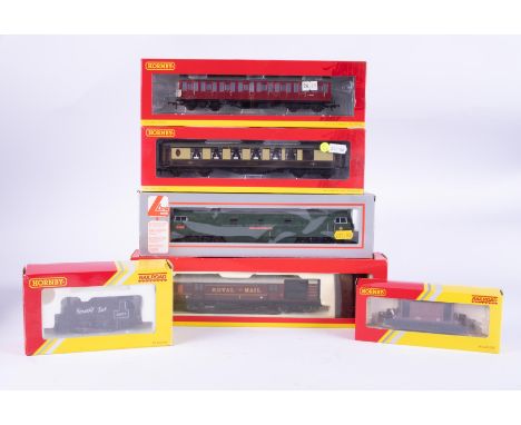 Hornby OO Gauge R4483 8 wheel Pullman 1st class 'Onyx', R4155 LMS operating Royal Mail coach set 30246, R3064 BR black 0-4-0 