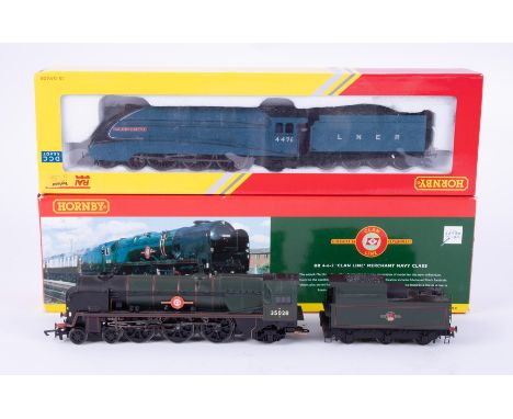 Hornby OO Gauge R.374 SR Battle of Britain Loco 'Spitfire' and King Henry VIII 6013, boxed (2).