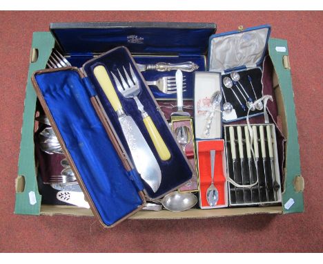 Assorted Plated Cutlery, including fish servers, boxed knives, Art Deco coffee spoons, vintage plastic handled cocktail forks