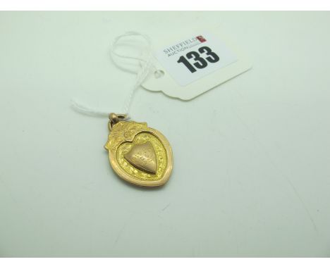 A 9ct Gold Medallion Pendant, engraved "R&amp;D S.S C.L 1925" (4.4grams). 