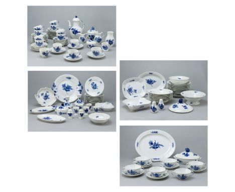 60tlg. Kaffeeservice und 62tlg. Speiseservice und 5 TeileKönigliche Porzellanmanufaktur, Kopenhagen 1969-1984. - Osier: Blaue