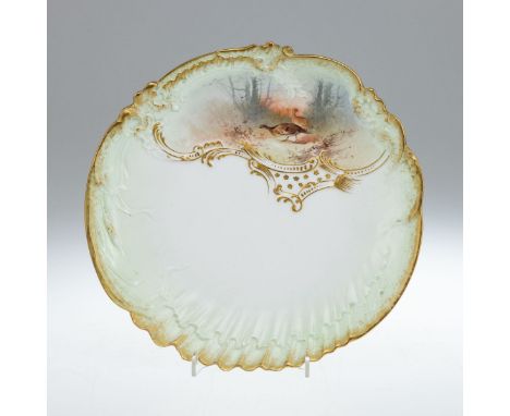 Speiseteller aus einem Jagdservice - JugendstilLimoges, um 1920. - Muschelrelief: Rebhühner in Landschaft - Porzellan, weiß, 