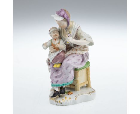 Figurengruppe. Die neue Puppe / Mutter mit KindFürstenberg, um 1770. Porzellan, weiß, glasiert. Polychrom und Gold bemalt. Un