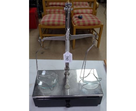 A Vintage chrome balance scales with fitted drawer, 25cm 