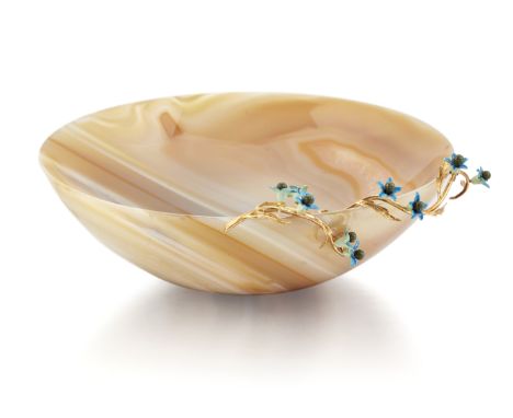 AN AGATE AND ENAMEL BOWL, of plain form with applied trailing floral decoration, picked out in blue enamel, marked '18k'. 4cm