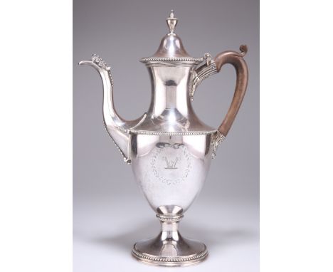 A FINE GEORGE III SILVER VASE-SHAPED COFFEE POT, by Daniel Smith & Robert Sharp, London 1776, with a vase shaped finial to th