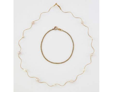 A CULTURED PEARL NECKLACE, vari-sized cultured pearls threaded to a coiled chain, marked '750', 40cm long; together with A RO